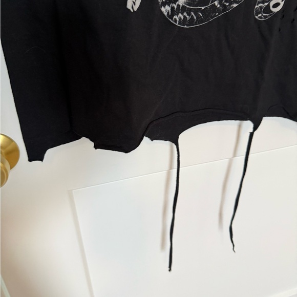 Taylor Swift Reputation distressed tshirt - Picture 3 of 7